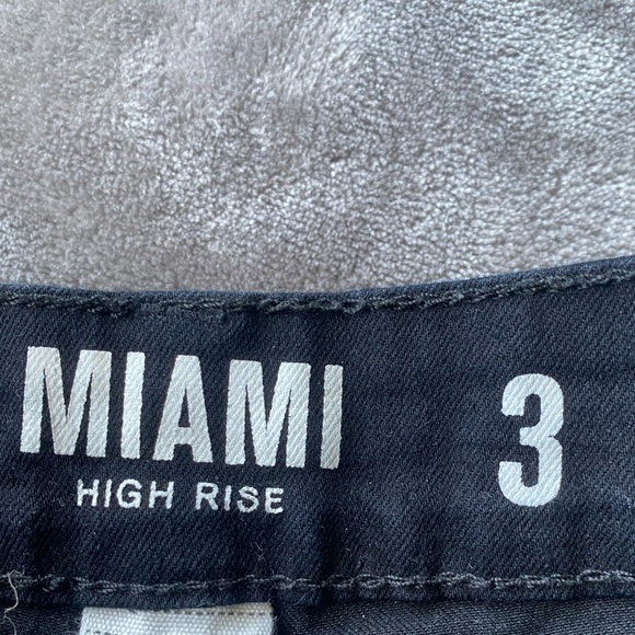 Women’s jean shorts - Picture 2 of 2